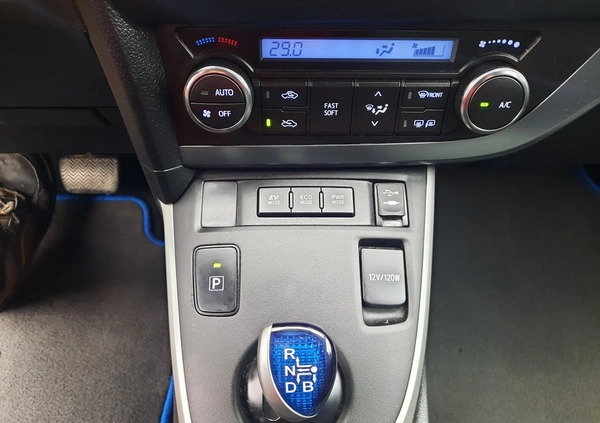 Toyota Auris cena 46000 przebieg: 104000, rok produkcji 2013 z Leszno małe 191